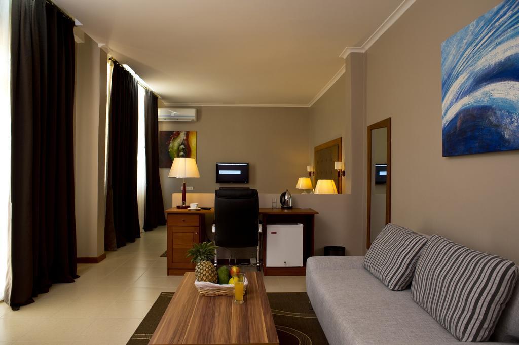 Seascape Hotel 다르에스살람 외부 사진